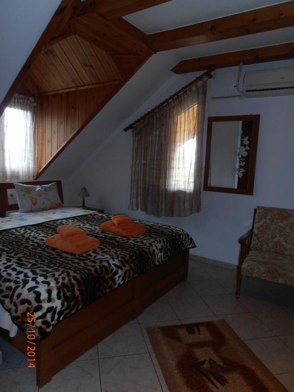 Guesthouse Agnandi Káto Loutrákion Pokój zdjęcie