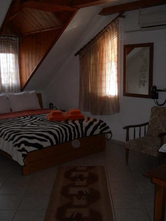 Guesthouse Agnandi Káto Loutrákion Pokój zdjęcie